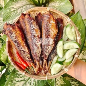 Cá nục phơi một nắng